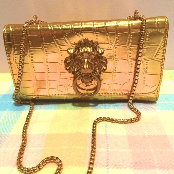 New Glamorous Rare Gold Croc-Embossed Wristlet with Ornate Clasp no label.